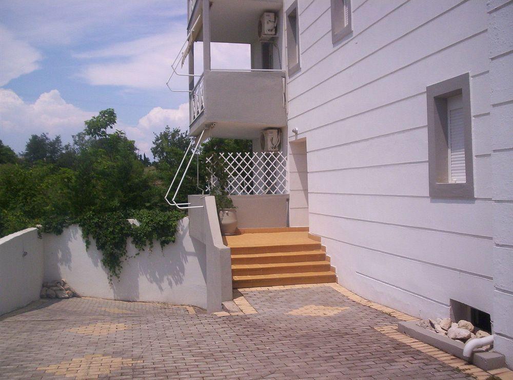 Milos Apartments Áfitos Exterior foto