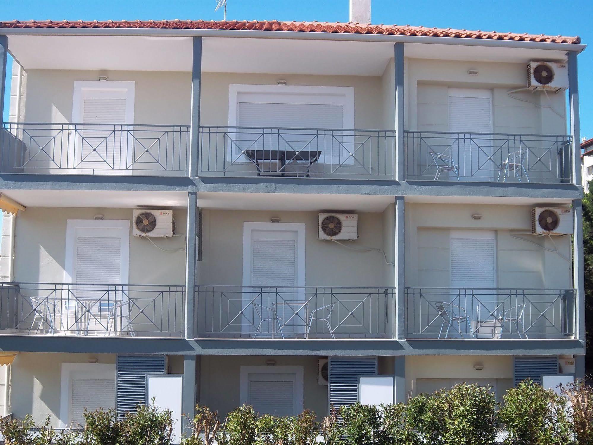Milos Apartments Áfitos Exterior foto
